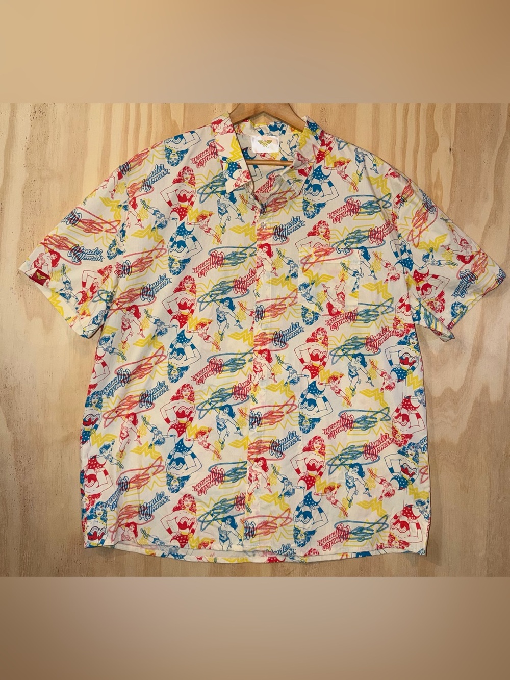 2XL DC Comics Wonder Woman Comic Graphic Collared Short Sleeve Button Up EUC